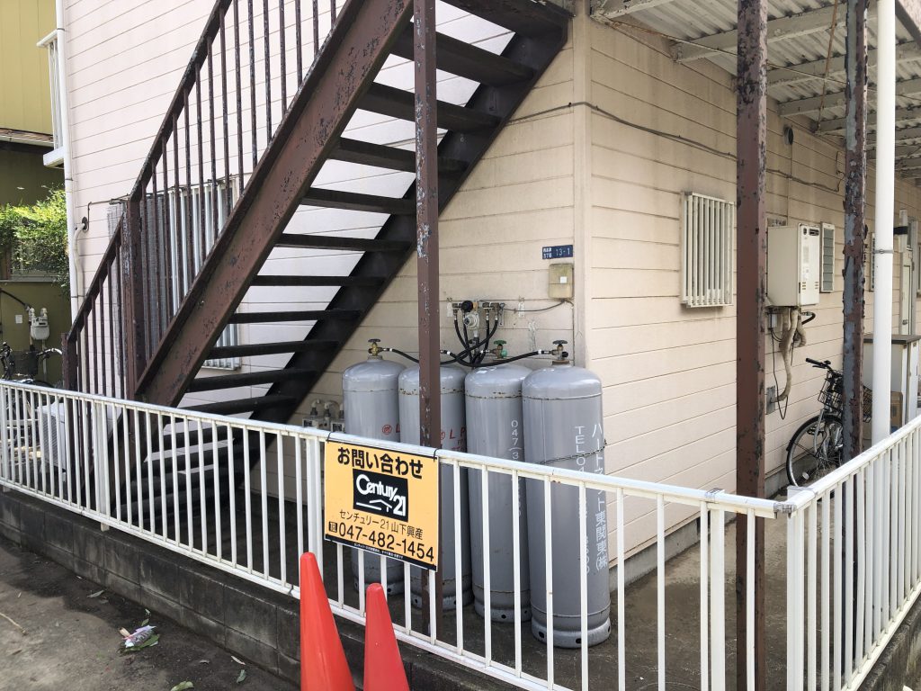アパート鉄部階段塗装工事｜施工写真1