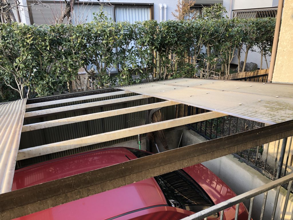 駐車場屋根修繕|吹き飛ばされた箇所