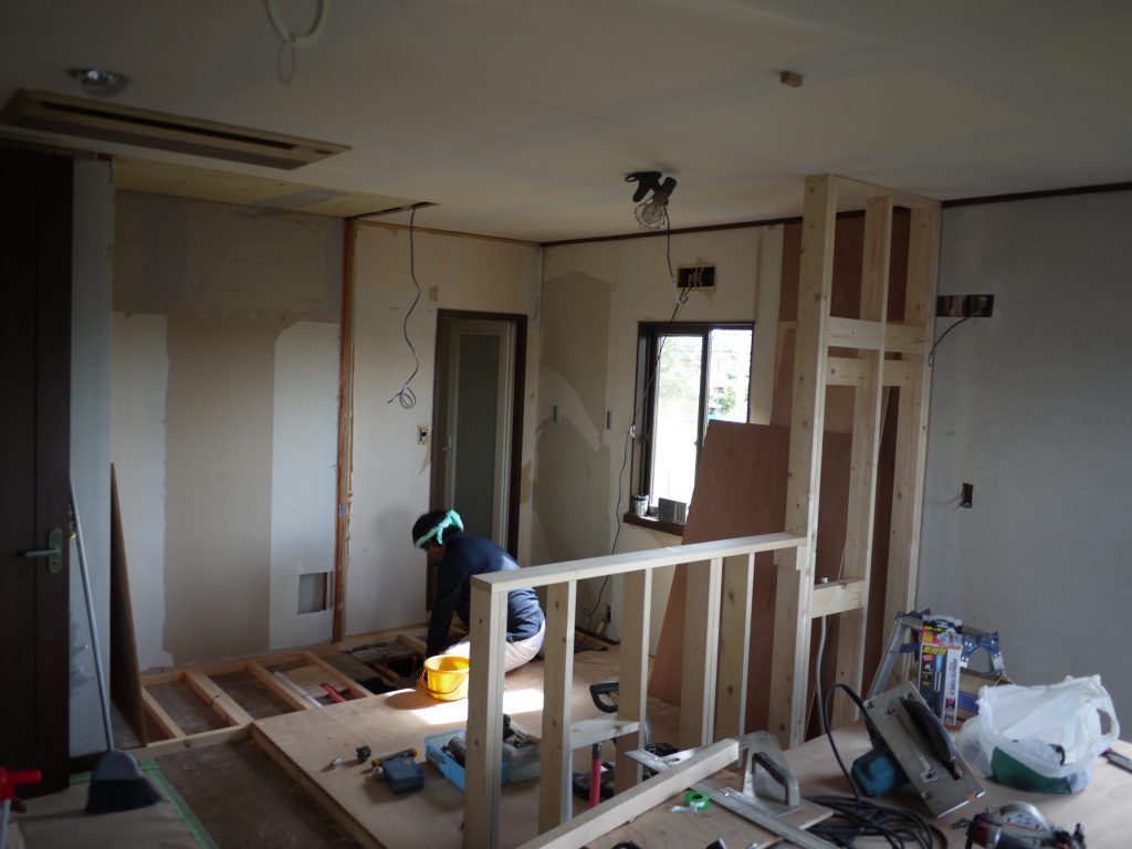 部屋改造リフォーム(キッチン新設・クロス)|造作