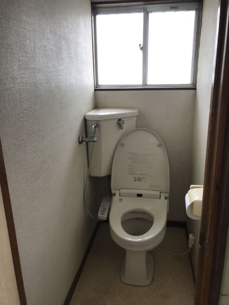 内装工事 キッチン入れ替え、ユニットバス入れ替え、クロス全面張り替え、床材の張り込み、間仕切りの撤去、和室を洋室への変更|施工前