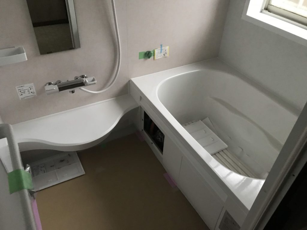 内装工事 キッチン入れ替え、ユニットバス入れ替え、クロス全面張り替え、床材の張り込み、間仕切りの撤去、和室を洋室への変更|施工後