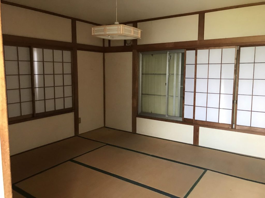 内装工事 キッチン入れ替え、ユニットバス入れ替え、クロス全面張り替え、床材の張り込み、間仕切りの撤去、和室を洋室への変更|施工前